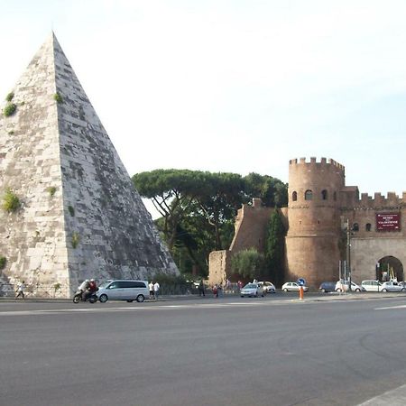 Modern Apartment Near Colosseum Roma Exterior foto