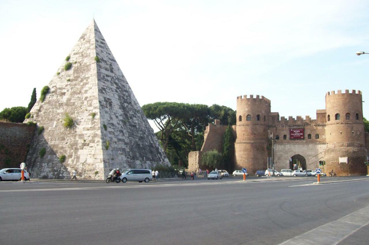 Modern Apartment Near Colosseum Roma Exterior foto